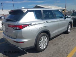 ✅ 2022 Mitsubishi Outlander ES • VIN: JA4J4TA80NZ006912 • Lot: 43494272. Wystawiony na IAAI z przebiegiem 46 378 mil. Bezpłatny archiwum sprzedaży aukcyjnych z USA i szczegółowy raport historii pojazdu na DreamBid. Zdjęcie 4.