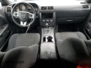 ✅ 2012 Dodge Challenger SXT • VIN: 2C3CDYAG9CH224688 • Lot: 49303685. Wystawiony na Copart z przebiegiem Nie podano. Bezpłatny archiwum sprzedaży aukcyjnych z USA i szczegółowy raport historii pojazdu na DreamBid. Zdjęcie 8.