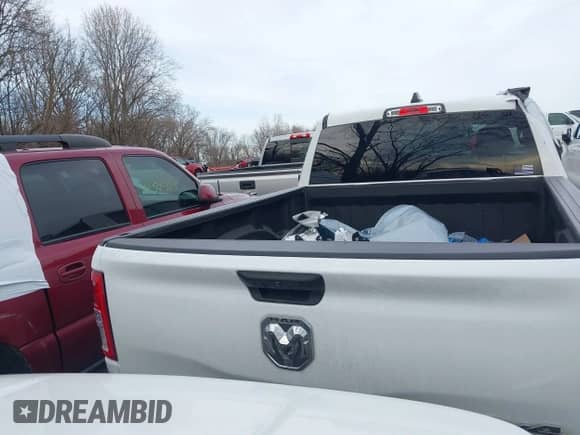 2022 Ram 1500 Tradesman z VIN 1C6SRFNT3NN211411, wystawiony jako IAAI lot #41557949 z przebiegiem 93 013 mil mil oraz . Historia ofert i sprzedaży dostępna na DreamBid. Obrazek 16.