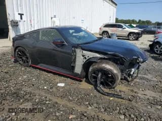 ✅ 2024 Nissan Z Nismo • VIN: JN1BZ4CH9RM361100 • Lot: 71038744. Wystawiony na Copart z przebiegiem 3 393 mil. Bezpłatny archiwum sprzedaży aukcyjnych z USA i szczegółowy raport historii pojazdu na DreamBid. Zdjęcie 4.