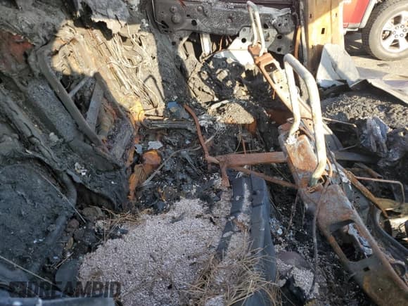 ✅ 2019 Maserati Levante • VIN: ZN661XUA5KX328025 • Lot: 90052285. Wystawiony na Copart z przebiegiem Nie podano. Bezpłatny archiwum sprzedaży aukcyjnych z USA i szczegółowy raport historii pojazdu na DreamBid. Zdjęcie 10.