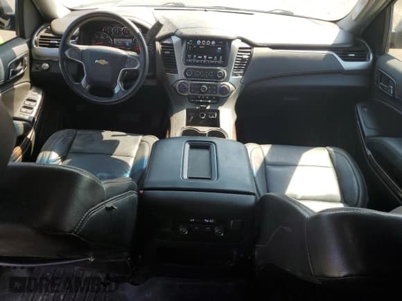 ✅ 2018 Chevrolet Suburban LS • VIN: 1GNSCGKC6JR354626 • Lot: 73721314. Wystawiony na Copart z przebiegiem 127 029 mil. Bezpłatny archiwum sprzedaży aukcyjnych z USA i szczegółowy raport historii pojazdu na DreamBid. Zdjęcie 8.