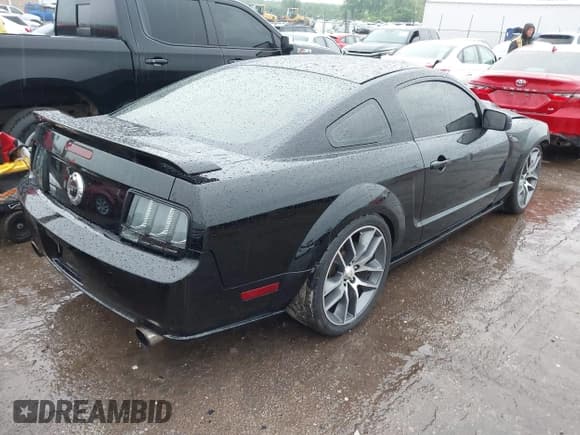 ✅ 2006 Ford Mustang GT Deluxe • VIN: 1ZVFT82H365134464 • Lot: 42193109. Listed on IAAI with 174,053 mi. Free auction sales archive from the USA and detailed vehicle history report at DreamBid. Image 4.