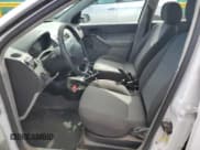 ✅ 2007 Ford Focus S • VIN: 1FAFP34N67W241037 • Lot: 84966275. Wystawiony na Copart z przebiegiem Nie podano. Bezpłatny archiwum sprzedaży aukcyjnych z USA i szczegółowy raport historii pojazdu na DreamBid. Zdjęcie 7.