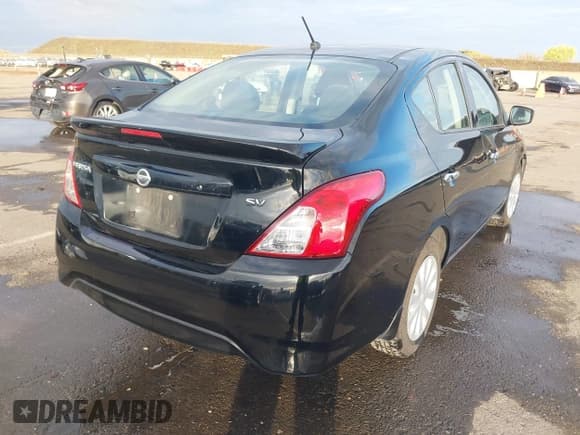 ✅ 2018 Nissan Versa SV • VIN: 3N1CN7AP5JL885919 • Lot: 43747769. Listed on IAAI with 213,243 mi. Free auction sales archive from the USA and detailed vehicle history report at DreamBid. Image 4.