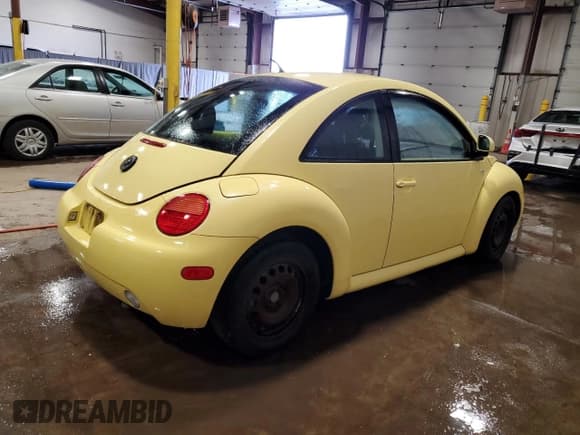 ✅ 2000 Volkswagen Beetle • VIN: 3VWBC21C4YM434495 • Лот: 46110985. Опубликован ранее на Copart с пробегом 98 850 миль. Бесплатный доступ к архиву аукционных продаж из США и подробный отчёт об истории автомобиля на DreamBid. Изображение 3.