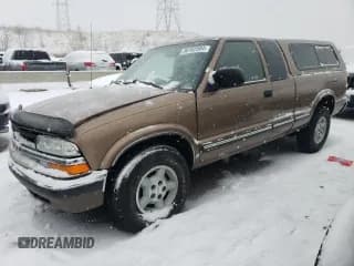 ✅ 2002 Chevrolet S-10 LS • VIN: 1GCDT19W128235954 • Лот: 86762504. Опубликован ранее на Copart с пробегом 277 482 миль. Бесплатный доступ к архиву аукционных продаж из США и подробный отчёт об истории автомобиля на DreamBid. Изображение 1.
