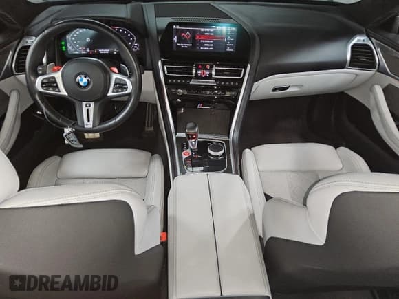 ✅ 2022 BMW M8 Competition • VIN: WBSGV0C09NCH48923 • Lot: 57902905. Wystawiony na Copart z przebiegiem 28 881 mil. Bezpłatny archiwum sprzedaży aukcyjnych z USA i szczegółowy raport historii pojazdu na DreamBid. Zdjęcie 8.