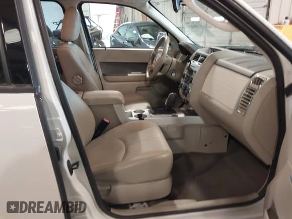 ✅ 2010 Mercury Mariner Premier • VIN: 4M2CN8HGXAKJ00279 • Lot: 41748487. Listed on IAAI with 116,565 mi. Free auction sales archive from the USA and detailed vehicle history report at DreamBid. Image 5.