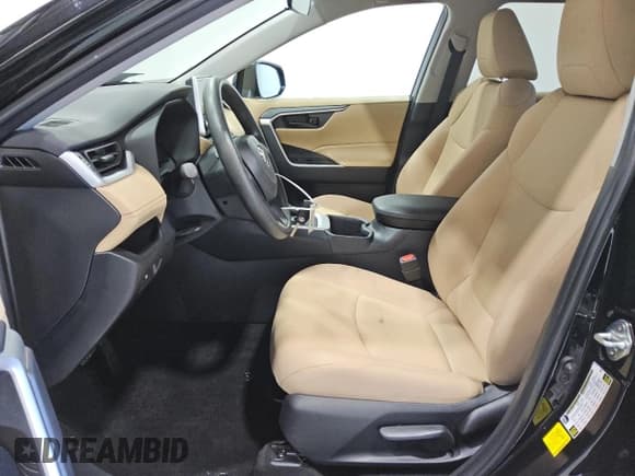 ✅ 2023 Toyota RAV4 Hybrid LE • VIN: 4T3LWRFV0PU105372 • Lot: 91110405. Wystawiony na Copart z przebiegiem 33 713 mil. Bezpłatny archiwum sprzedaży aukcyjnych z USA i szczegółowy raport historii pojazdu na DreamBid. Zdjęcie 7.