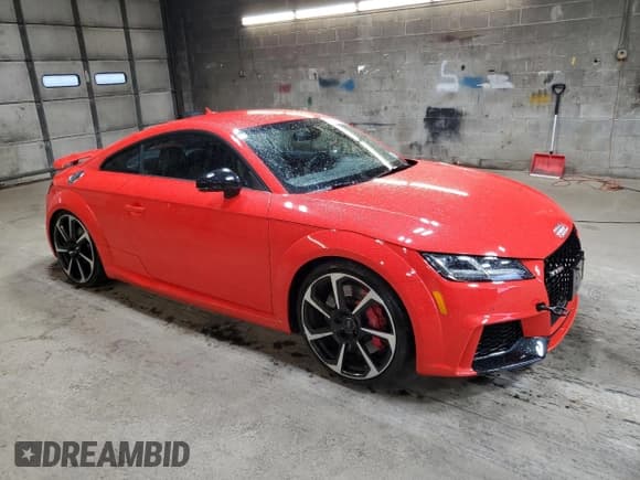 ✅ 2018 Audi TT RS • VIN: WUACSAFV0J1900167 • Lot: 79485854. Wystawiony na Copart z przebiegiem 30 817 mil. Bezpłatny archiwum sprzedaży aukcyjnych z USA i szczegółowy raport historii pojazdu na DreamBid. Zdjęcie 4.