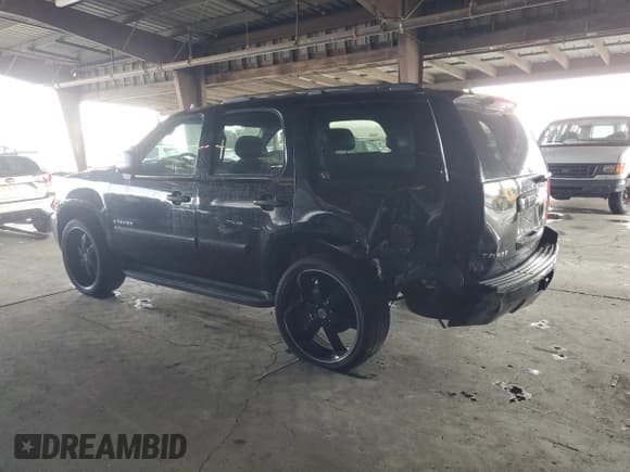 ✅ 2008 Chevrolet Tahoe LS • VIN: 1GNFC13C08J189100 • Lot: 92268665. Wystawiony na Copart z przebiegiem 201 875 mil. Bezpłatny archiwum sprzedaży aukcyjnych z USA i szczegółowy raport historii pojazdu na DreamBid. Zdjęcie 2.