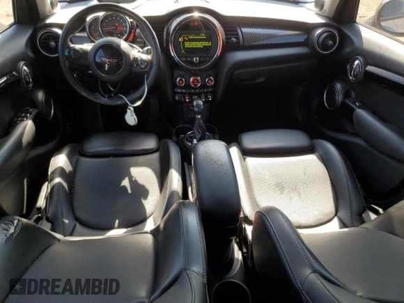 ✅ 2015 MINI Hardtop 4 Door S • VIN: WMWXU3C56FT891752 • Lot: 70122455. Wystawiony na Copart z przebiegiem 239 966 mil. Bezpłatny archiwum sprzedaży aukcyjnych z USA i szczegółowy raport historii pojazdu na DreamBid. Zdjęcie 8.