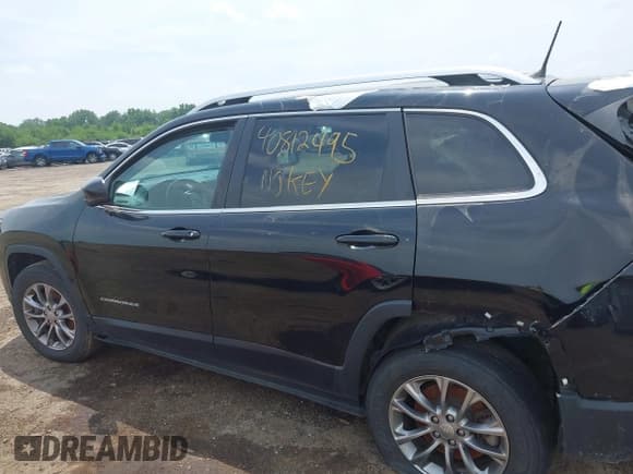 ✅ 2020 Jeep Cherokee Latitude Plus • VIN: 1C4PJMLB2LD533996 • Lot: 42719653. Wystawiony na IAAI z przebiegiem 51 968 mil. Bezpłatny archiwum sprzedaży aukcyjnych z USA i szczegółowy raport historii pojazdu na DreamBid. Zdjęcie 13.