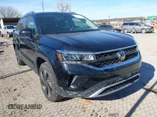 ✅ 2024 Volkswagen Taos SE • VIN: 3VVUX7B26RM130865 • Lot: 43851125. Wystawiony na IAAI z przebiegiem 21 566 mil. Bezpłatny archiwum sprzedaży aukcyjnych z USA i szczegółowy raport historii pojazdu na DreamBid. Zdjęcie 1.