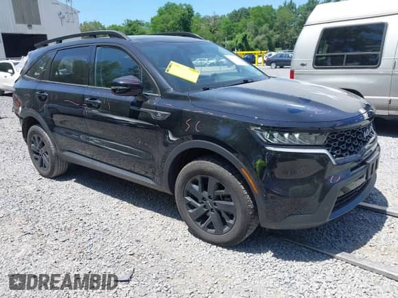 2022 Kia Sorento X-Line S z VIN 5XYRLDLCXNG082512, wystawiony jako IAAI lot #42581788 z przebiegiem 43 627 mil mil oraz . Historia ofert i sprzedaży dostępna na DreamBid. Obrazek 1.