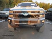 ✅ 2018 Chevrolet Silverado 2500HD LTZ • VIN: 1GC1KWEY0JF184077 • Lot: 43354926. Wystawiony na IAAI z przebiegiem 226 940 mil. Bezpłatny archiwum sprzedaży aukcyjnych z USA i szczegółowy raport historii pojazdu na DreamBid. Zdjęcie 12.