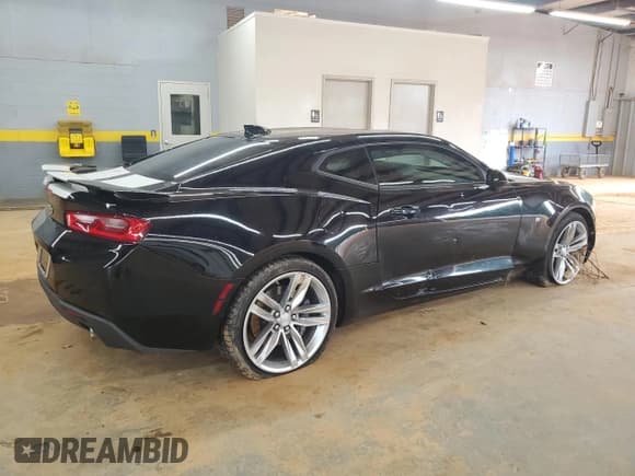 ✅ 2018 Chevrolet Camaro 1SS • VIN: 1G1FF1R71J0110709 • Лот: 82028345. Опубликован ранее на Copart с пробегом 85 225 миль. Бесплатный доступ к архиву аукционных продаж из США и подробный отчёт об истории автомобиля на DreamBid. Изображение 3.