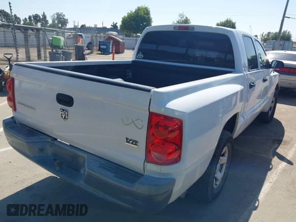 ✅ 2005 Dodge Dakota ST • VIN: 1D7HE28N45S218668 • Lot: 42276061. Wystawiony na IAAI z przebiegiem 141 724 mil. Bezpłatny archiwum sprzedaży aukcyjnych z USA i szczegółowy raport historii pojazdu na DreamBid. Zdjęcie 4.