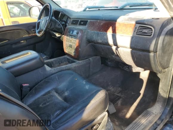 ✅ 2011 Chevrolet Silverado 1500 LTZ • VIN: 1GCRKTE38BZ139930 • Lot: 76206844. Listed on Copart with 221,314 mi. Free auction sales archive from the USA and detailed vehicle history report at DreamBid. Image 8.