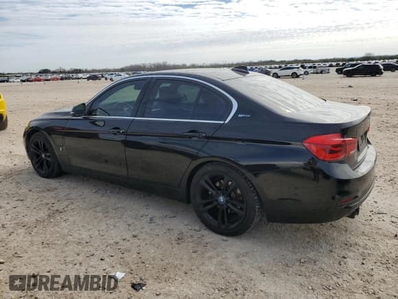 ✅ 2018 BMW 3 Series 330e • VIN: WBA8E1C56JA758869 • Лот: 88215995. Опубликован ранее на Copart с пробегом 54 160 миль. Бесплатный доступ к архиву аукционных продаж из США и подробный отчёт об истории автомобиля на DreamBid. Изображение 2.