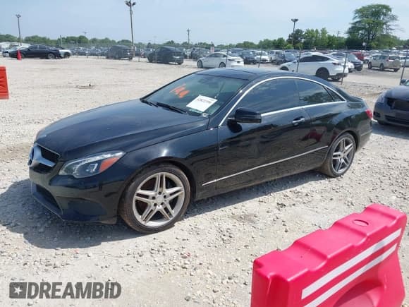 ✅ 2014 Mercedes-Benz E 350 • VIN: WDDKJ5KB6EF246613 • Lot: 42822390. Listed on IAAI with 132,778 mi. Free auction sales archive from the USA and detailed vehicle history report at DreamBid. Image 2.