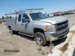 2007 Chevrolet Silverado 3500 z VIN 1GBHC39K67E560767, wystawiony jako IAAI lot #43007800 z przebiegiem 284 496 mil mil oraz . Historia ofert i sprzedaży dostępna na DreamBid. Obrazek 1.