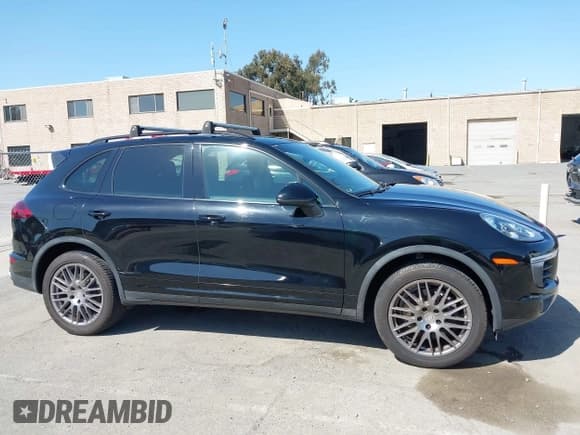 ✅ 2016 Porsche Cayenne • VIN: WP1AA2A27GKA13225 • Lot: 42372124. Wystawiony na IAAI z przebiegiem 47 081 mil. Bezpłatny archiwum sprzedaży aukcyjnych z USA i szczegółowy raport historii pojazdu na DreamBid. Zdjęcie 13.