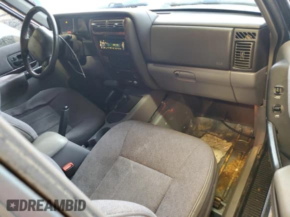 ✅ 1997 Jeep Cherokee Country • VIN: 1J4FJ78S5VL557038 • Lot: 82701575. Listed on Copart with 210,204 mi. Free auction sales archive from the USA and detailed vehicle history report at DreamBid. Image 8.