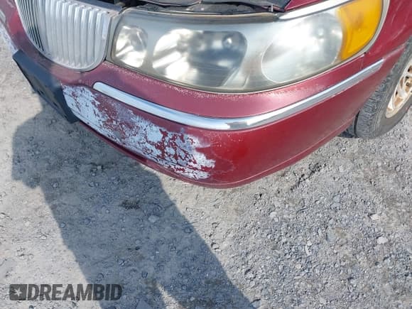 ✅ 1998 Lincoln Town Car Signature • VIN: 1LNFM82W8WY688852 • Lot: 42365729. Listed on IAAI with 194,232 mi. Free auction sales archive from the USA and detailed vehicle history report at DreamBid. Image 6.