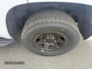 ✅ 2017 Chevrolet Tahoe Commercial • VIN: 1GNLCDEC8HR190627 • Lot: 90938175. Wystawiony na Copart z przebiegiem 123 362 mil. Bezpłatny archiwum sprzedaży aukcyjnych z USA i szczegółowy raport historii pojazdu na DreamBid. Zdjęcie 6.