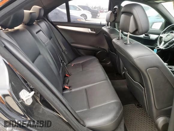 ✅ 2012 Mercedes-Benz C 250 Sport • VIN: WDDGF4HBXCA599312 • Lot: 92996265. Wystawiony na Copart z przebiegiem 126 937 mil. Bezpłatny archiwum sprzedaży aukcyjnych z USA i szczegółowy raport historii pojazdu na DreamBid. Zdjęcie 10.