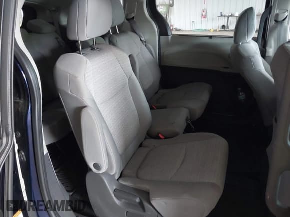 ✅ 2021 Toyota Sienna LE • VIN: 5TDKRKEC3MS070561 • Lot: 42331063. Listed on IAAI with 56,413 mi. Free auction sales archive from the USA and detailed vehicle history report at DreamBid. Image 8.