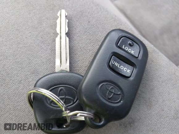 ✅ 2005 Toyota Corolla S • VIN: 1NXBR30E15Z546975 • Лот: 43813900. Опубликован ранее на IAAI с пробегом 231 604 миль. Бесплатный доступ к архиву аукционных продаж из США и подробный отчёт об истории автомобиля на DreamBid. Изображение 11.