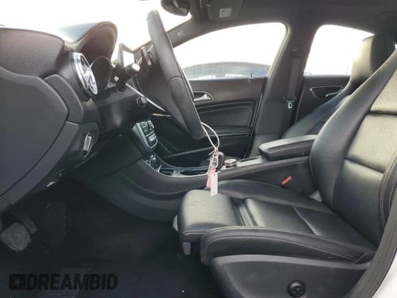 ✅ 2019 Mercedes-Benz CLA 250 • VIN: WDDSJ4EB4KN702874 • Lot: 93154795. Wystawiony na Copart z przebiegiem 74 300 mil. Bezpłatny archiwum sprzedaży aukcyjnych z USA i szczegółowy raport historii pojazdu na DreamBid. Zdjęcie 7.