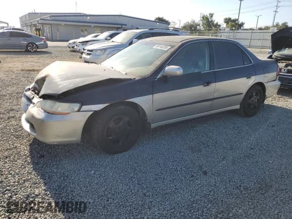 ✅ 1998 Honda Accord EX • VIN: 1HGCG5552WA097975 • Лот: 69140285. Опубликован ранее на Copart с пробегом 235 306 миль. Бесплатный доступ к архиву аукционных продаж из США и подробный отчёт об истории автомобиля на DreamBid. Изображение 1.