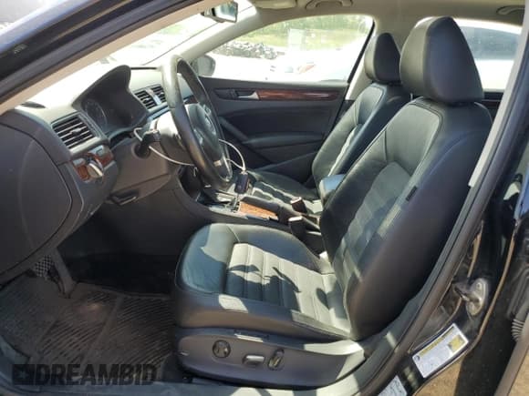 ✅ 2012 Volkswagen Passat SEL Premium • VIN: 1VWCM7A3XCC062329 • Lot: 57495125. Wystawiony na Copart z przebiegiem 127 499 mil. Bezpłatny archiwum sprzedaży aukcyjnych z USA i szczegółowy raport historii pojazdu na DreamBid. Zdjęcie 7.