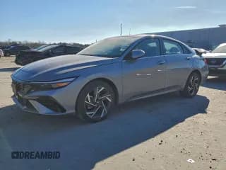 ✅ 2025 Hyundai Elantra SEL Convenience • VIN: KMHLS4DG0SU981704 • Lot: 92833915. Wystawiony na Copart z przebiegiem 9 975 mil. Bezpłatny archiwum sprzedaży aukcyjnych z USA i szczegółowy raport historii pojazdu na DreamBid. Zdjęcie 1.