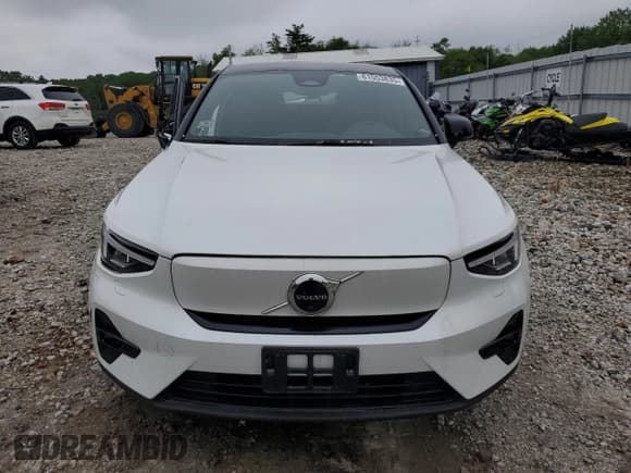 ✅ 2022 Volvo C40 Ultimate • VIN: YV4ED3GB2N2009536 • Lot: 61553835. Wystawiony na Copart z przebiegiem 19 868 mil. Bezpłatny archiwum sprzedaży aukcyjnych z USA i szczegółowy raport historii pojazdu na DreamBid. Zdjęcie 5.