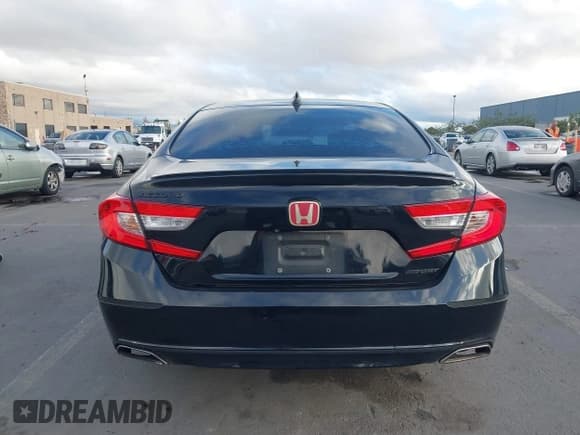 ✅ 2018 Honda Accord Sport • VIN: 1HGCV1F30JA005878 • Lot: 43635057. Wystawiony na IAAI z przebiegiem 179 738 mil. Bezpłatny archiwum sprzedaży aukcyjnych z USA i szczegółowy raport historii pojazdu na DreamBid. Zdjęcie 17.