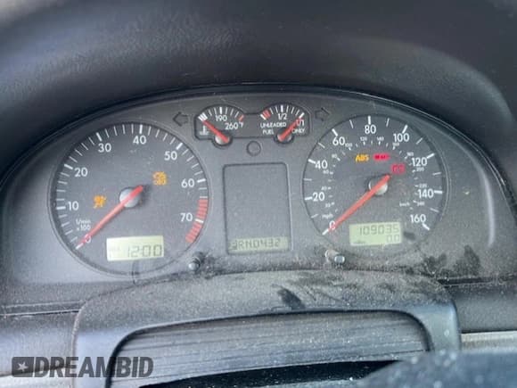 ✅ 1998 Volkswagen Passat • VIN: WVWMA63B3WE347591 • Lot: 67516894. Wystawiony na Copart z przebiegiem 109 034 mil. Bezpłatny archiwum sprzedaży aukcyjnych z USA i szczegółowy raport historii pojazdu na DreamBid. Zdjęcie 9.