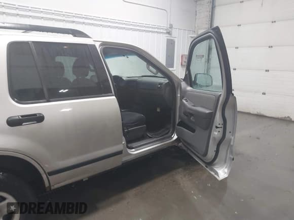 ✅ 2005 Ford Explorer XLS • VIN: 1FMZU72KX5ZA62426 • Лот: 43687469. Опубликован ранее на IAAI с пробегом 199 154 миль. Бесплатный доступ к архиву аукционных продаж из США и подробный отчёт об истории автомобиля на DreamBid. Изображение 5.