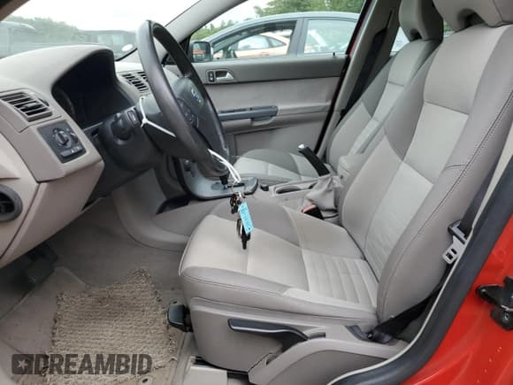 ✅ 2005 Volvo S40 • VIN: YV1MS390552064363 • Lot: 70263644. Listed on Copart with 140,778 mi. Free auction sales archive from the USA and detailed vehicle history report at DreamBid. Image 7.