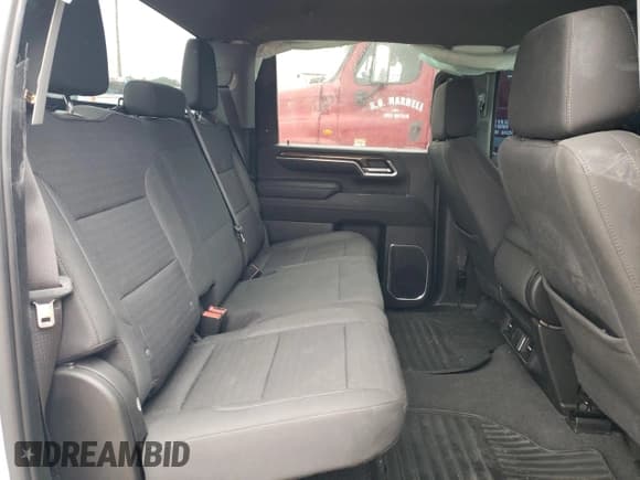 ✅ 2024 Chevrolet Silverado 2500HD LT • VIN: 1GC4YNEY7RF101276 • Lot: 82091005. Wystawiony na Copart z przebiegiem 45 100 mil. Bezpłatny archiwum sprzedaży aukcyjnych z USA i szczegółowy raport historii pojazdu na DreamBid. Zdjęcie 10.