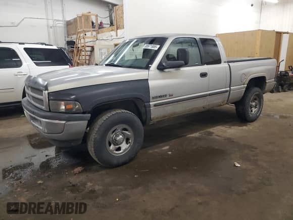 ✅ 2001 Dodge 1500 • VIN: 3B7HF13Z71M255437 • Лот: 88971885. Размещён на Copart с пробегом 217 660 миль миль. Получите бесплатный доступ к архиву аукционных продаж из США и посмотрите подробный отчёт об истории автомобиля на DreamBid. Изображение 1.