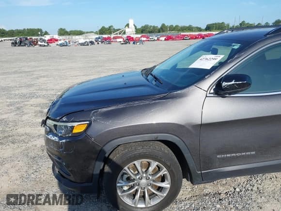 ✅ 2022 Jeep Cherokee Latitude Lux • VIN: 1C4PJLMX7ND520989 • Lot: 42762299. Listed on IAAI with 31,073 mi. Free auction sales archive from the USA and detailed vehicle history report at DreamBid. Image 17.