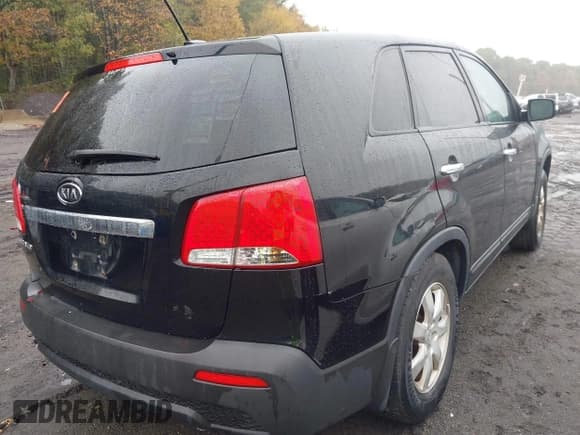 ✅ 2011 Kia Sorento LX • VIN: 5XYKT3A14BG096124 • Lot: 43445665. Wystawiony na IAAI z przebiegiem 156 420 mil. Bezpłatny archiwum sprzedaży aukcyjnych z USA i szczegółowy raport historii pojazdu na DreamBid. Zdjęcie 4.