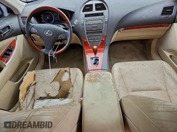 ✅ 2010 Lexus ES 330 • VIN: JTHBK1EG0A2407979 • Лот: 93599955. Опубликован ранее на Copart с пробегом 210 118 миль. Бесплатный доступ к архиву аукционных продаж из США и подробный отчёт об истории автомобиля на DreamBid. Изображение 8.