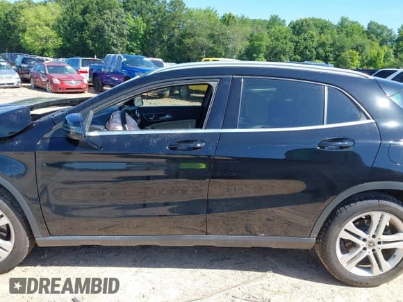 ✅ 2018 Mercedes-Benz GLA 250 • VIN: WDCTG4GB4JJ407395 • Lot: 42530423. Listed on IAAI with 83,369 mi. Free auction sales archive from the USA and detailed vehicle history report at DreamBid. Image 14.