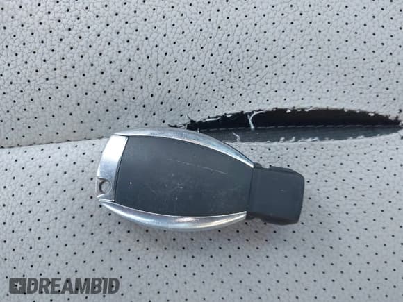 ✅ 2012 Mercedes-Benz C 250 • VIN: WDDGJ4HB1CF805053 • Lot: 43423501. Listed on IAAI with 174,362 mi. Free auction sales archive from the USA and detailed vehicle history report at DreamBid. Image 11.